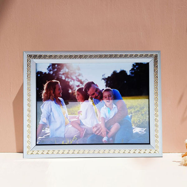 Kişiye Özel Fotoğraflı Beyaz Desenli Çerçeve 15x21cm